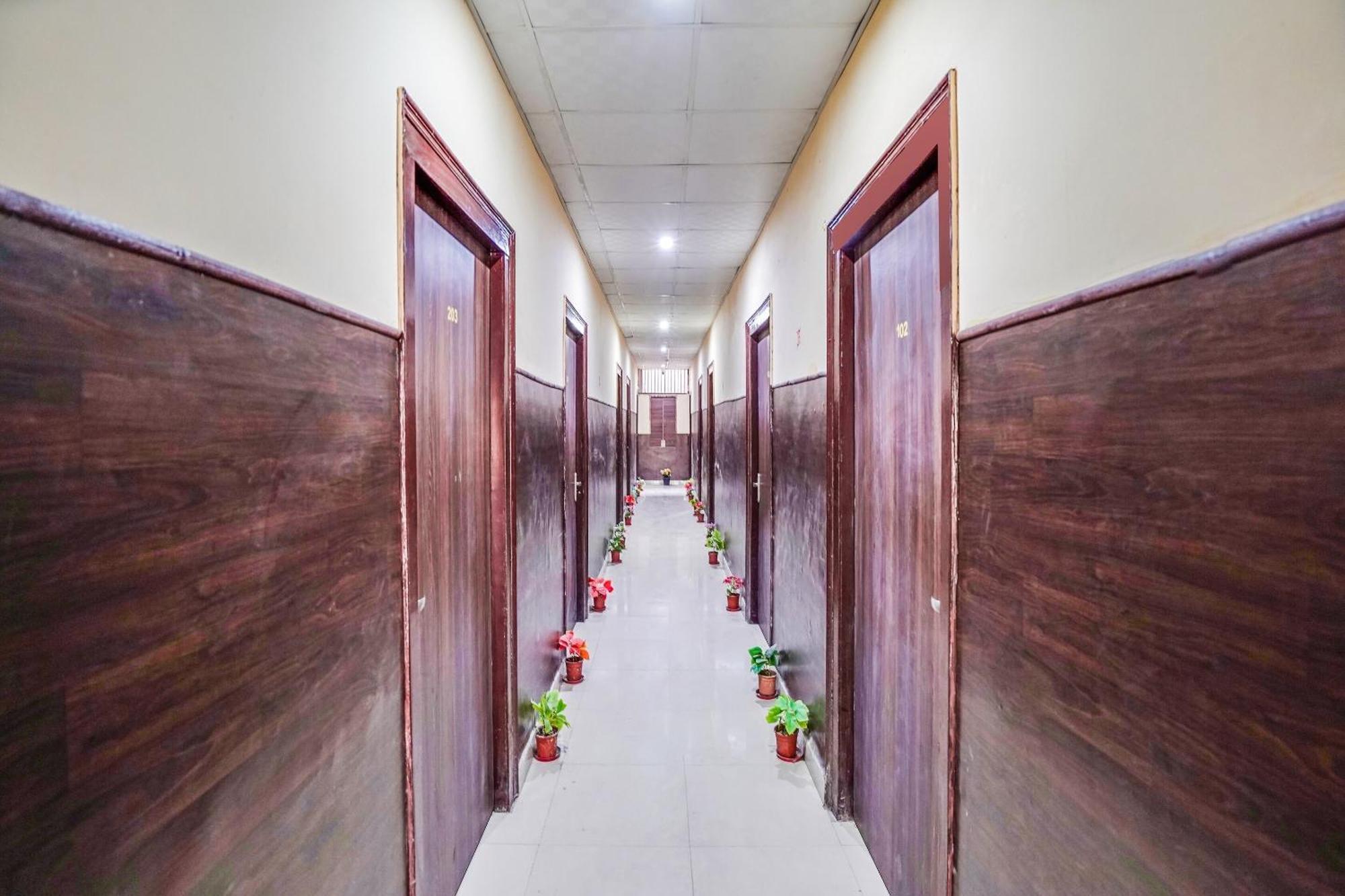 Hotel O Dream Palace Inn Noida Exterior photo
