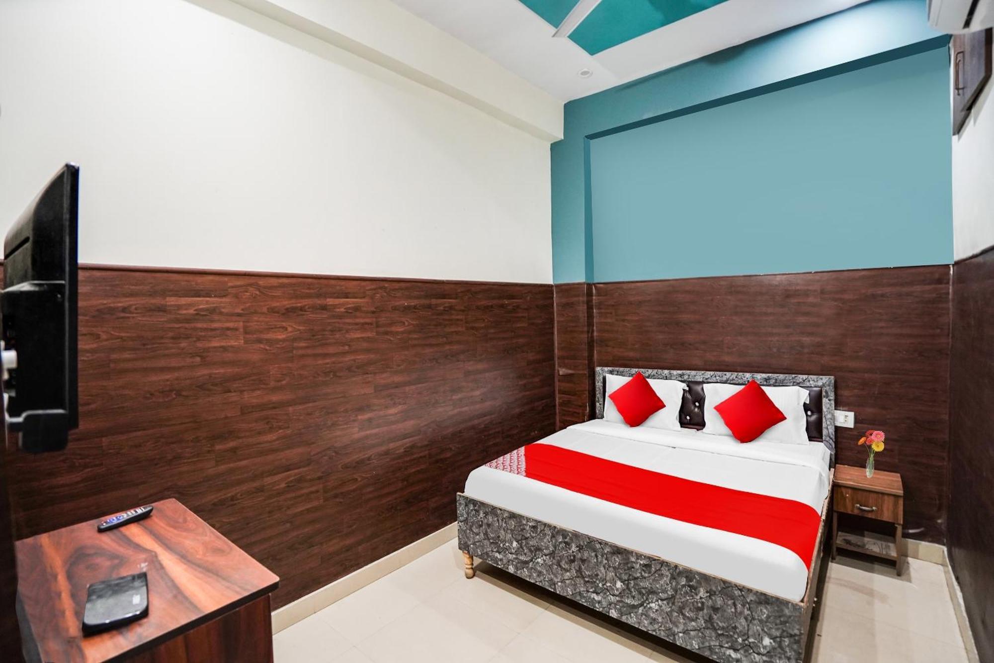 Hotel O Dream Palace Inn Noida Exterior photo